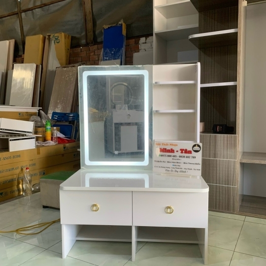 BÀN  TRANG ĐIỂM 11